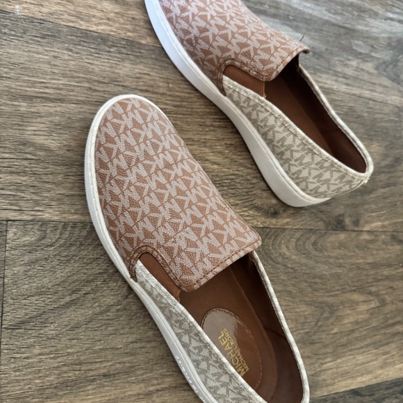 Michael Kors Keaton Logo Slip-On Sneaker - size 9 - Picture 4 of 4